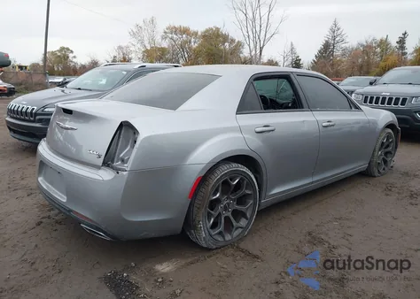 2015 Chrysler 300 S z USA, uszkodzony, nr VIN 2C3CCABG4FH807750